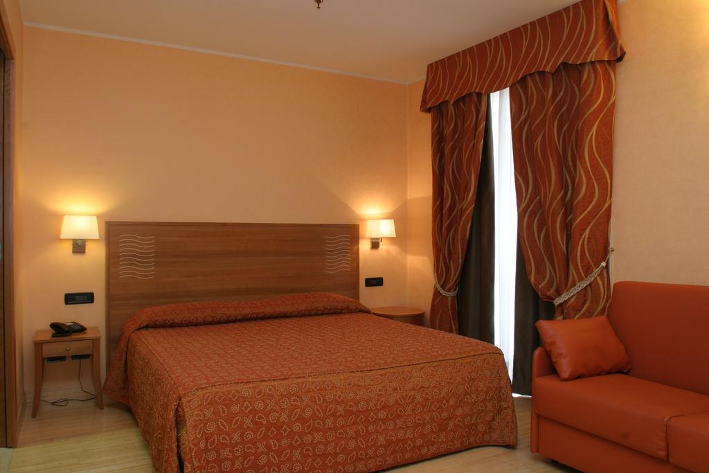 Hotel Continental トリノ 部屋 写真